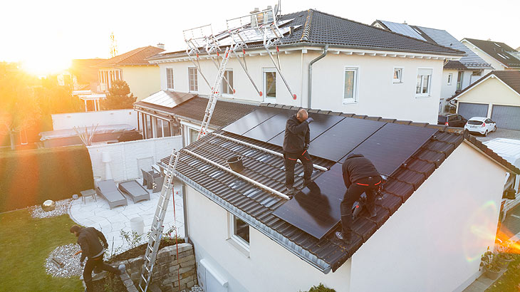  Die Sonne scheint für alle kostenfrei!  Fünf gute Gründe, warum 2024 das Jahr für Photovoltaik-Anlagen wird  (©Foto: pec)